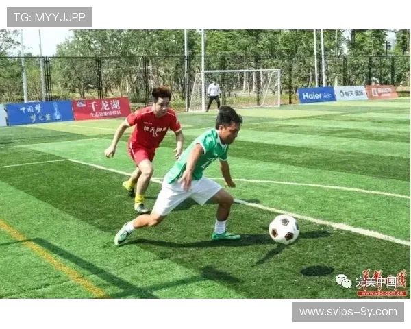 围绕热爱足球的小孩与球鞋展开的青春成长励志温暖故事动人传奇篇章